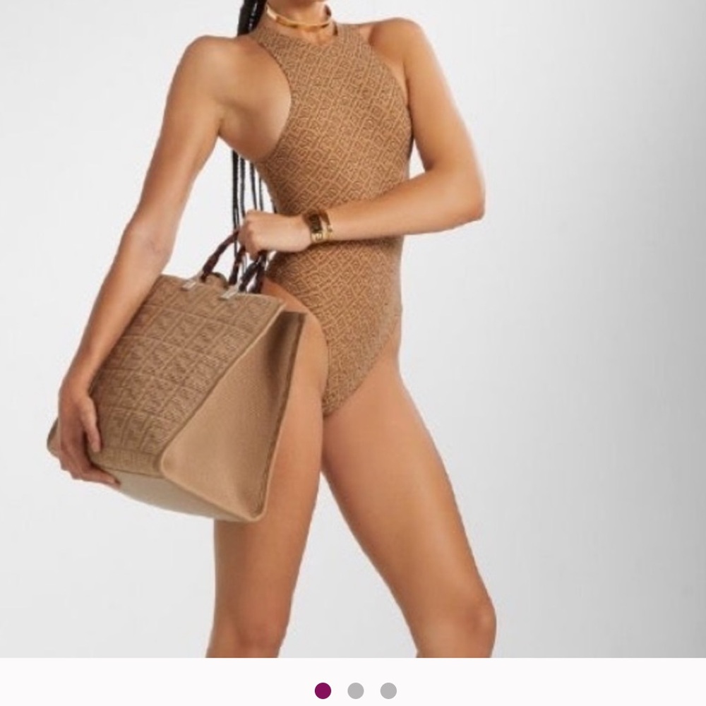 Fendi  flash$275